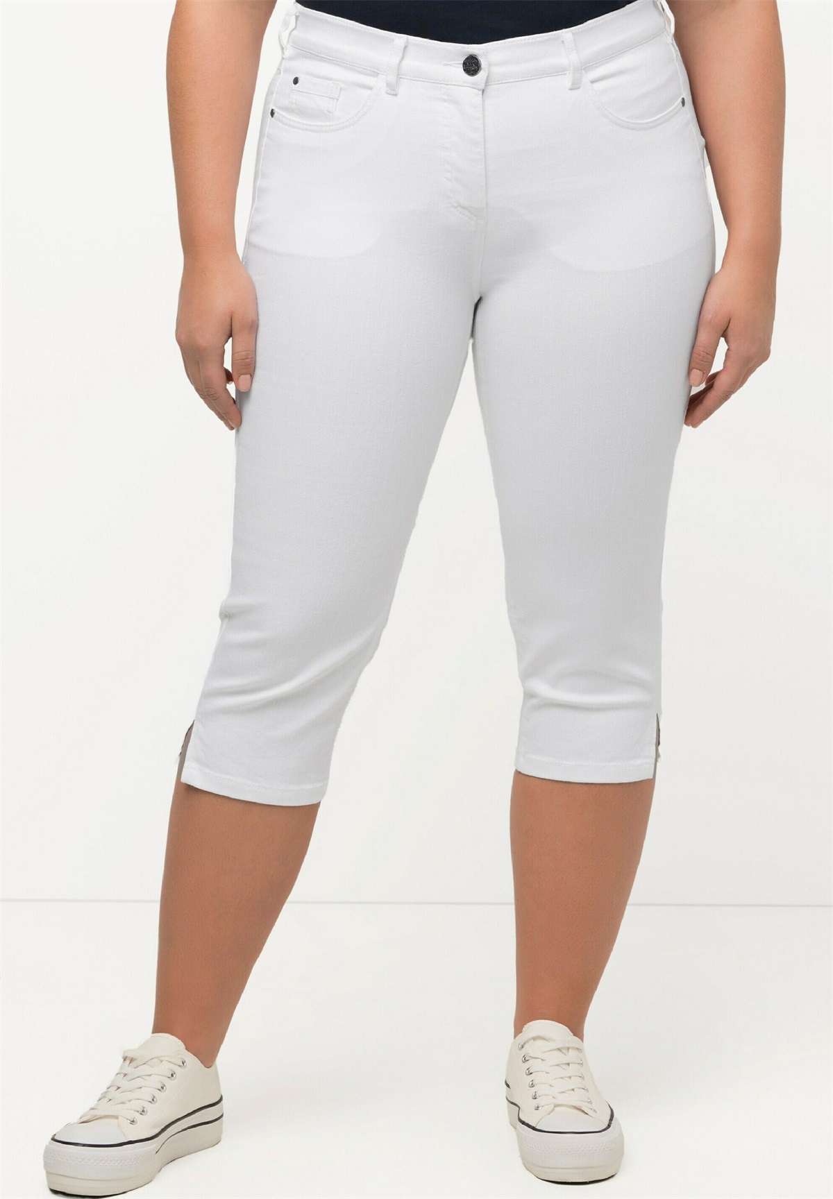 Ulla Popken CORSAIRE SARAH 5 POCHES AVEC BAS DE JAMBE FENDU - Jeans Shorts - white denim/weiß