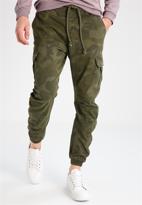 Urban Classics CAMO JOGGING - Cargohose - olive/oliv