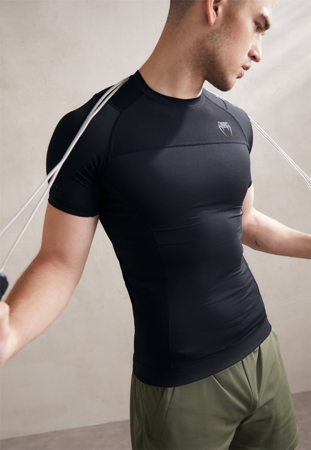 Venum AIR RASHGUARDS - T-Shirt print - black/schwarz