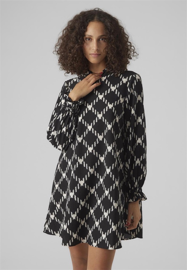 Vero Moda VMGINAS BETINE SHORT DRESS - Freizeitkleid - black/schwarz