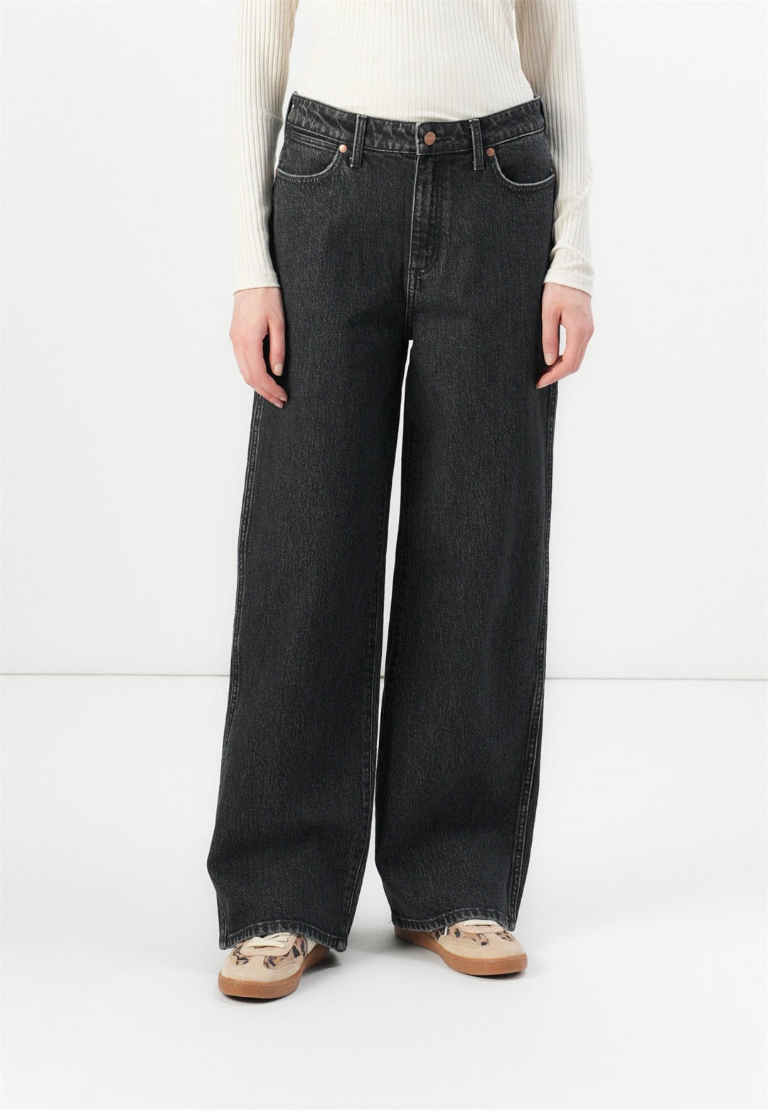 Wrangler LOOSE STRAIGHT - Loose Jeans - black sand/black denim