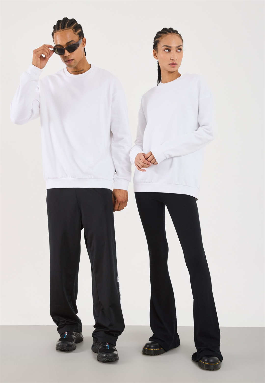 YOURTURN UNISEX 2 PACK - Sweatshirt - black/white/schwarz