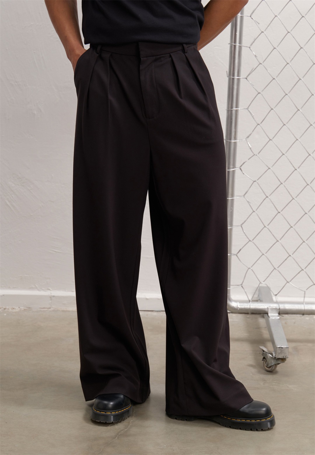 YOURTURN UNISEX - Stoffhose - black/schwarz