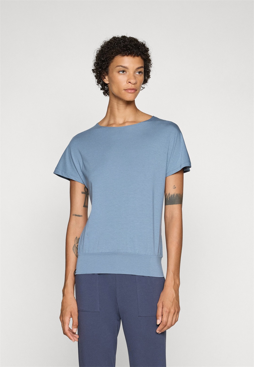 Yogasearcher MEDE - T-Shirt basic - orage/blau Yogasearcher MEDE - T-Shirt basic - orage/blau